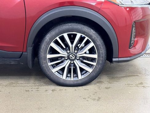 Used 2021 Nissan Kicks SV image 30