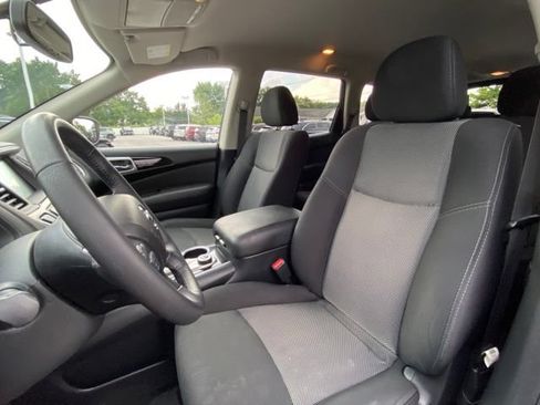 Used 2019 Nissan Pathfinder SV AWD/4WD image 14