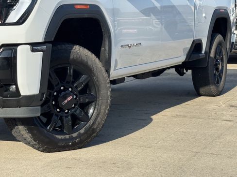 Used 2025 GMC Sierra 2500 AT4 AWD/4WD image 12