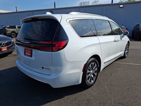 Certified 2022 Chrysler Pacifica Pinnacle FWD image 6