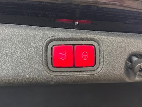 Used 2017 Mercedes-Benz E 300 4MATIC image 48