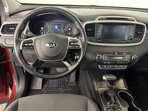 Used 2019 Kia Sorento FWD w/ LX Convenience Package image 3