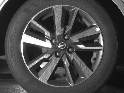 Used 2025 Nissan Versa SV image 15