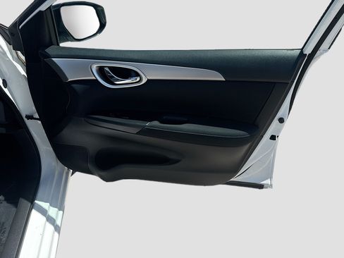 Used 2015 Nissan Sentra SV w/ Style Package FWD image 32