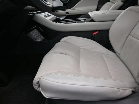 Used 2025 Lincoln Aviator Reserve w/ Luxury Package RWD image 13