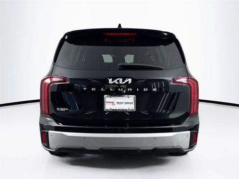 Used 2023 Kia Telluride LX FWD image 11