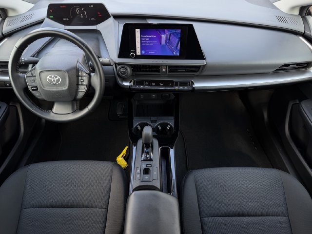 Used 2025 Toyota Prius LE FWD image 12