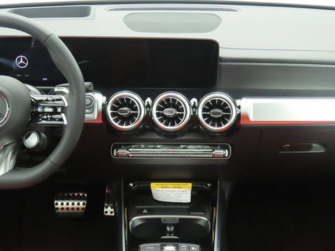 Used 2026 Mercedes-Benz GLB 35 AMG 4MATIC image 15
