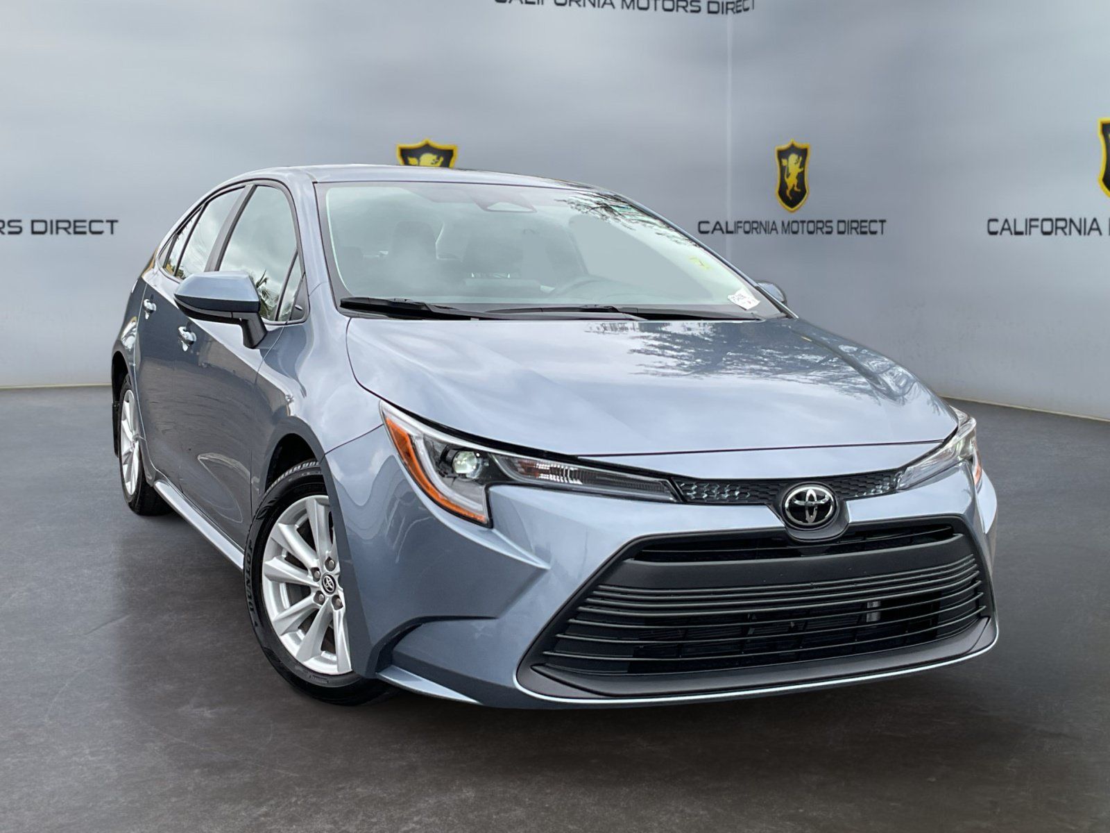 Used 2025 Toyota Corolla LE w/ LE Premium Package FWD image 3