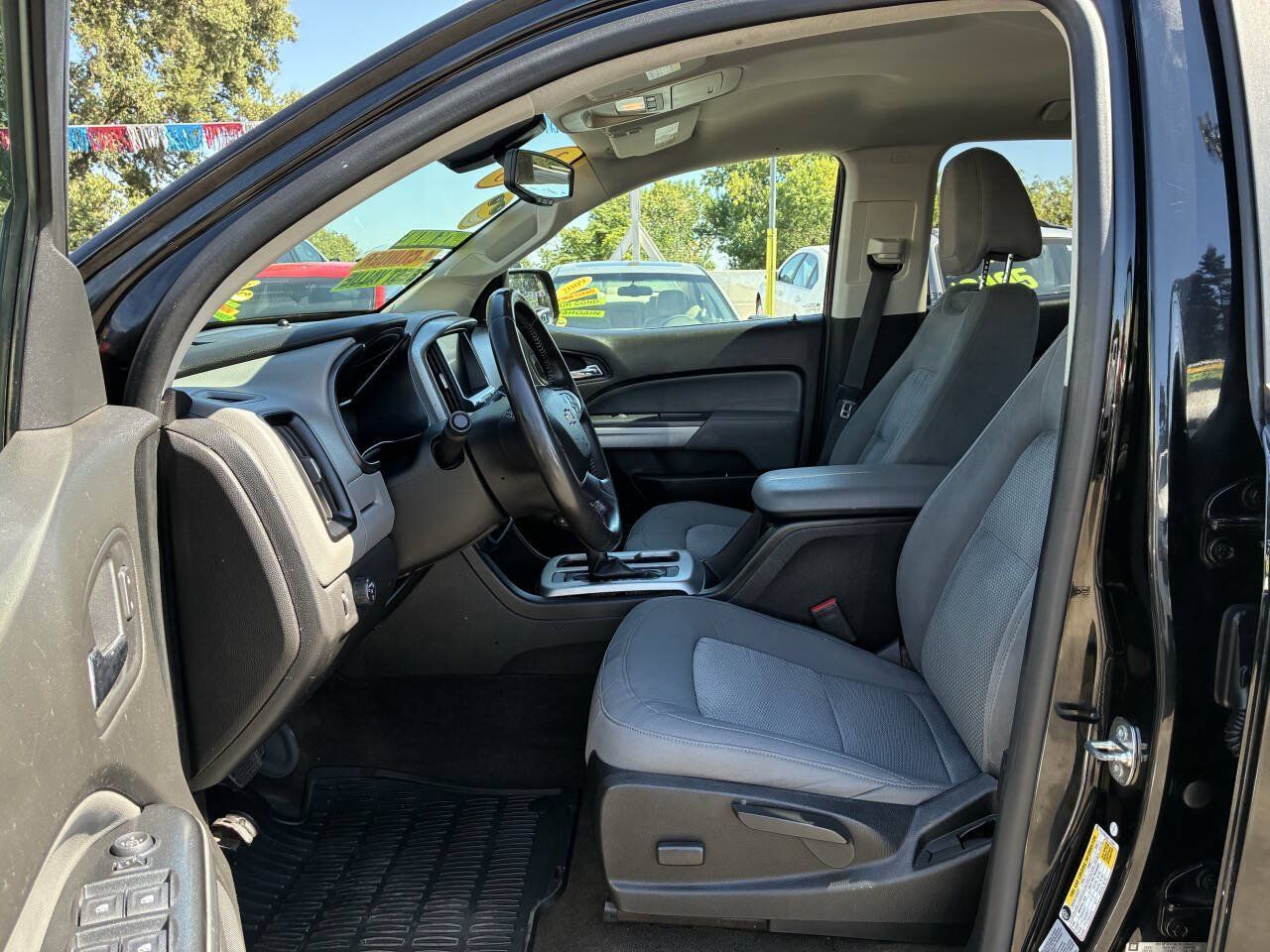 Used 2015 Chevrolet Colorado LT w/ LT Convenience Package RWD image 3