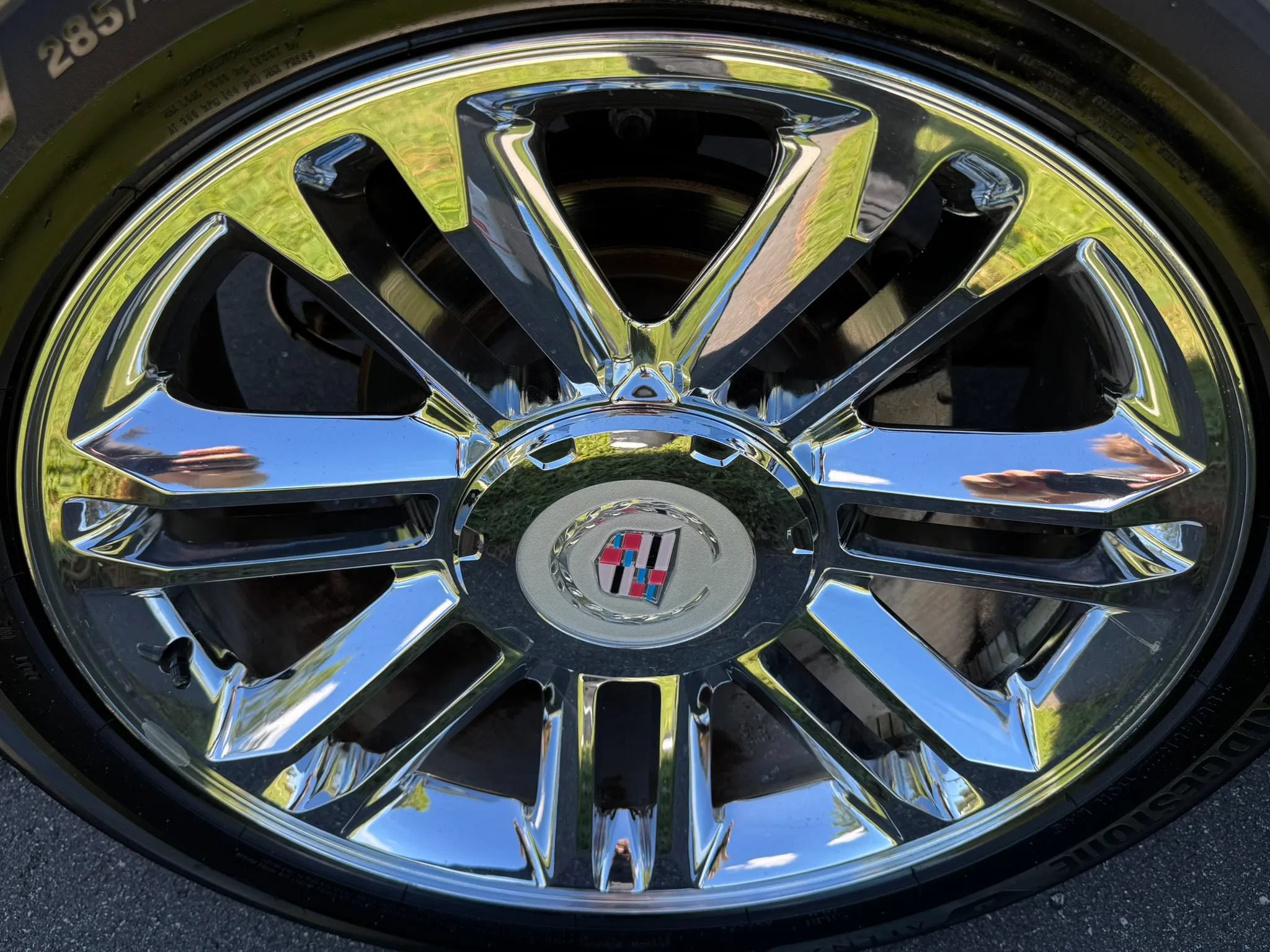 Used 2012 Cadillac Escalade Platinum RWD image 25