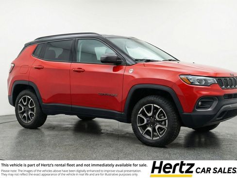 Used 2025 Jeep Compass Trailhawk AWD/4WD image 1
