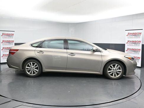 Used 2015 Toyota Avalon XLE Premium w/ Preferred Accessory Package image 9