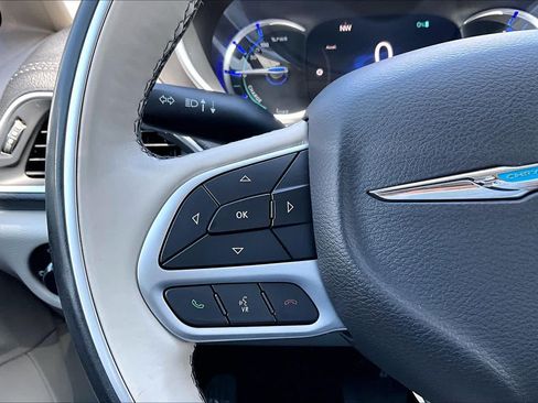 Used 2018 Chrysler Pacifica Limited w/ Advanced Safetytec Group FWD image 22