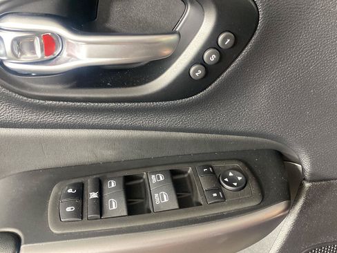 Used 2022 Jeep Cherokee Limited AWD/4WD image 21