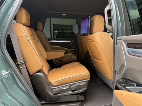 Used 2025 Cadillac Escalade Premium Luxury w/ Touring Package AWD/4WD image 38