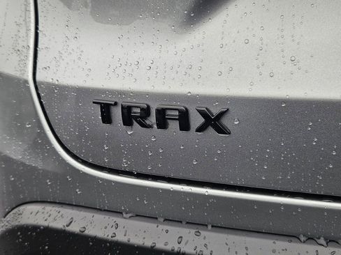 Used 2025 Chevrolet Trax RS w/ Sunroof Package image 33