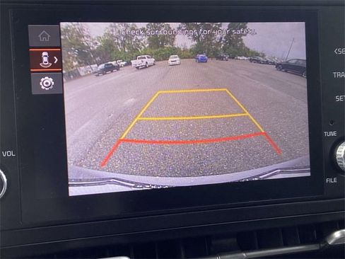 Used 2023 Kia Carnival LX image 13