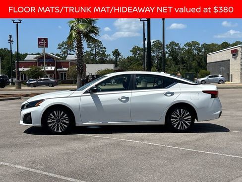 Used 2025 Nissan Altima 2.5 SV FWD image 2