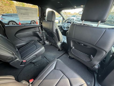 New 2026 Chrysler Pacifica Select FWD image 19
