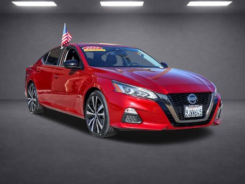 Used 2022 Nissan Altima 2.5 SR image 2