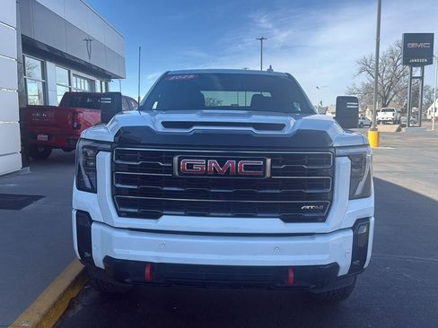 Used 2025 GMC Sierra 2500 AT4 image 8