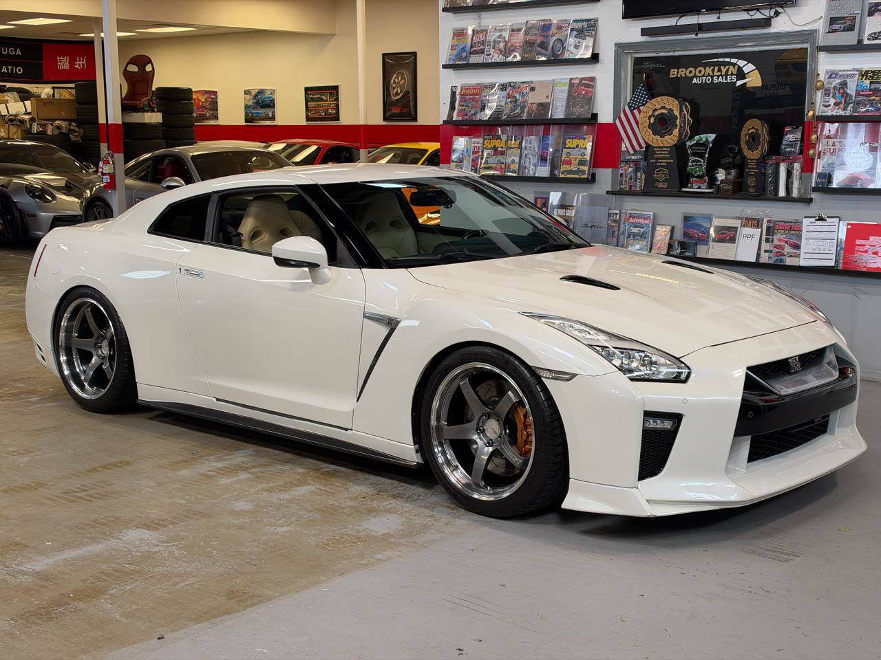 Used 2015 Nissan GT-R Premium AWD/4WD image 4