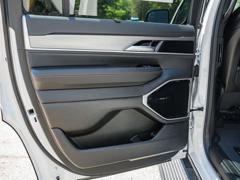 New 2026 Jeep Grand Wagoneer Limited AWD/4WD image 35