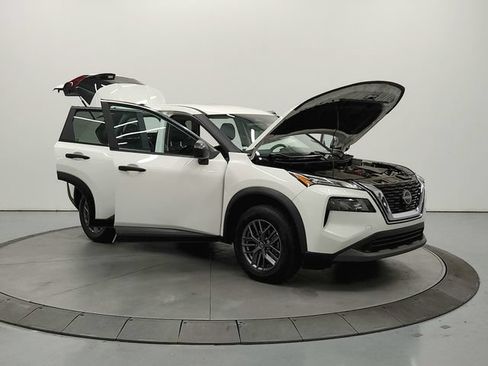 Used 2023 Nissan Rogue S AWD/4WD image 10