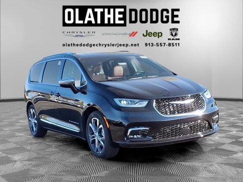 New 2026 Chrysler Pacifica Pinnacle image 33