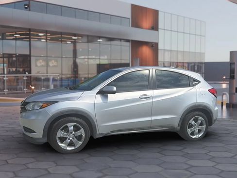 Used 2016 Honda HR-V LX image 2