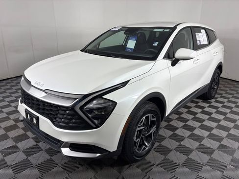 Used 2023 Kia Sportage LX image 3