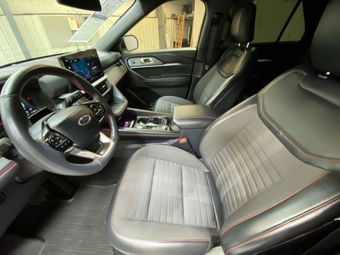 Used 2025 Ford Explorer ST-Line w/ Premium Package image 22