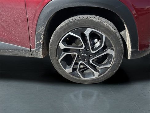 Used 2025 Chevrolet Trax RS image 9