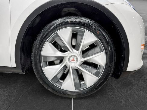 Used 2021 Tesla Model Y 2WD image 33