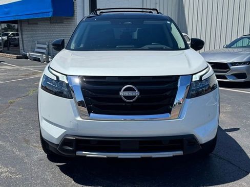 Used 2025 Nissan Pathfinder Platinum w/ Cargo Package AWD/4WD image 2