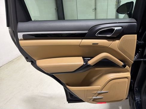 Used 2016 Porsche Cayenne image 28