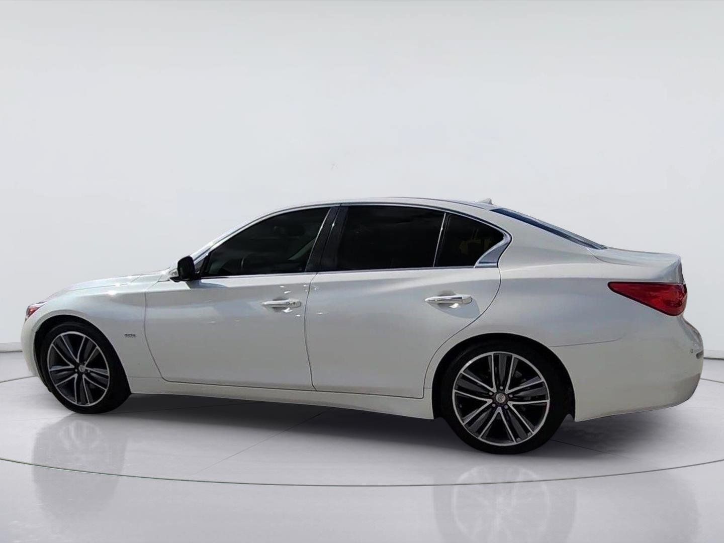 Used 2016 INFINITI Q50 3.0t Premium w/ Driver Assistance Package RWD image 6