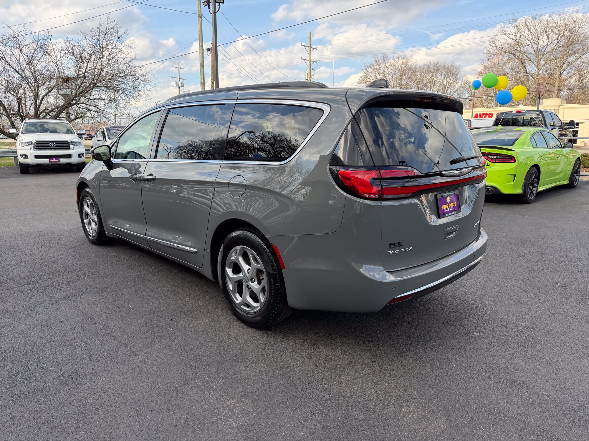 Used 2023 Chrysler Pacifica Limited FWD image 4