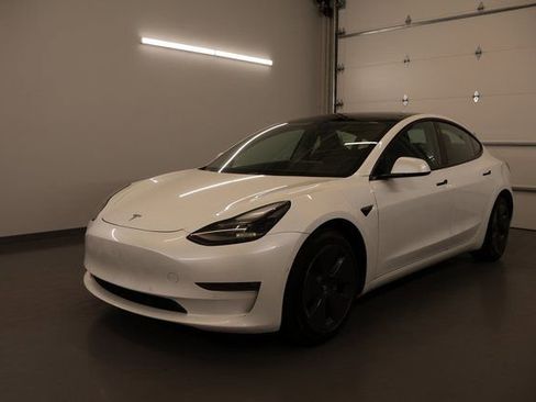 Used 2022 Tesla Model 3 Long Range AWD/4WD image 5