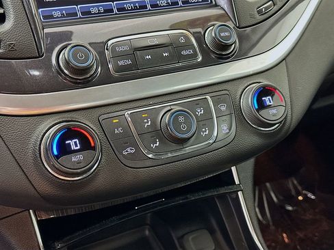 Used 2019 Chevrolet Impala LT FWD image 21
