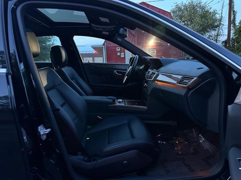 Used 2012 Mercedes-Benz E 350 E350 4MATIC Sedan image 19