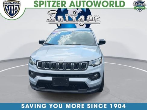 Used 2025 Jeep Compass Latitude AWD/4WD image 3
