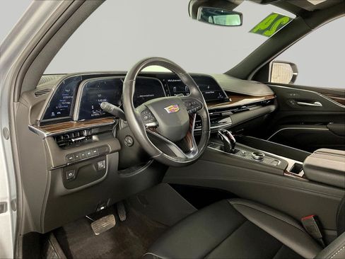 Used 2024 Cadillac Escalade Luxury w/ LPO, Floor Liner Package AWD/4WD image 17