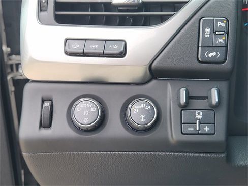 Used 2020 Chevrolet Suburban Premier image 23