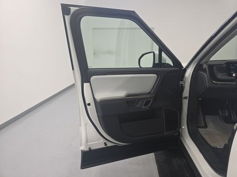 Used 2024 Rivian R1S Adventure AWD/4WD image 16