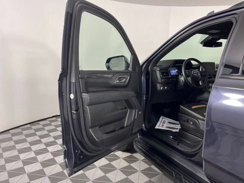 Used 2024 GMC Yukon XL AT4 w/ Technology Package AWD/4WD image 18