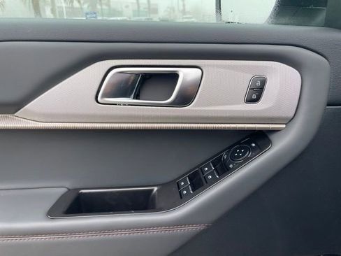 New 2026 Ford Explorer Active w/ Active Comfort Package image 19