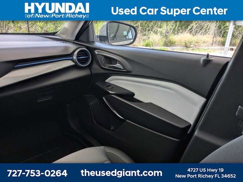 Used 2025 Chevrolet Trax LT w/ Driver Confidence Package FWD image 19