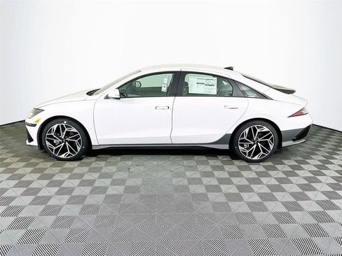 New 2025 Hyundai Ioniq 6 SEL RWD image 3